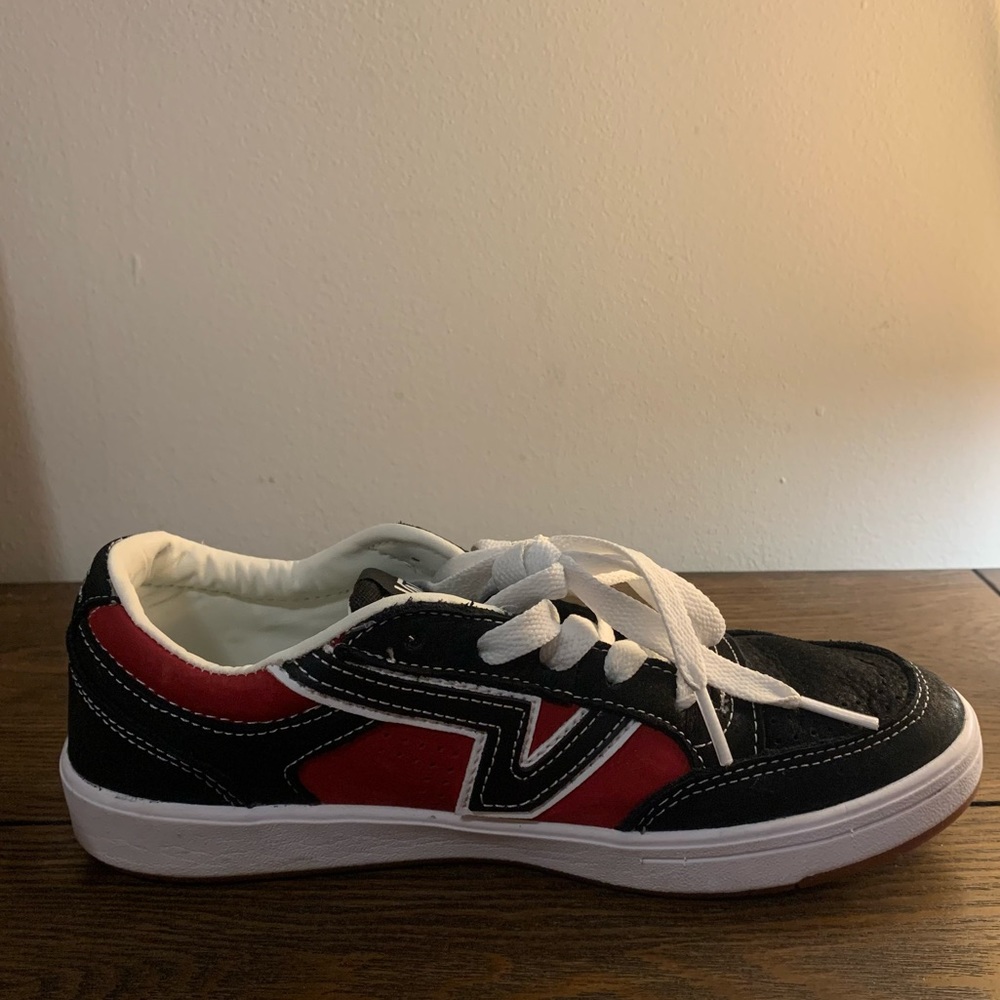 VANS SIZE 7 COMFYCUSH LOWLAND